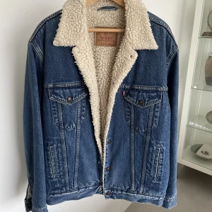Jeansjacka Levis  - Vintage jeansjacka från Levis i galet bra skick. 