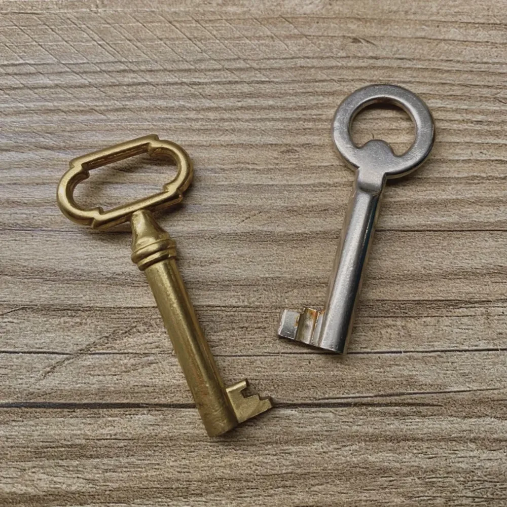 Random nycklar, går inte till nåt så man kan använda dom till smycken mm^^. Accessoarer.
