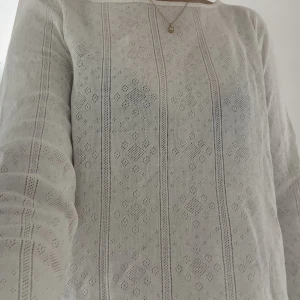 Gullig långärmad tröja - Superfin långärmad tröja med ett gulligt mönster! Säljes då den tyvärr inte kommer till användning längre! 