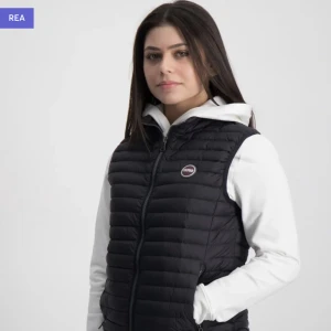 colmar väst - säljer en colmar väst. Köpt för 1500 på kidsbrandstore. De är samma som på bilden fast den är mörk blå, skriv för bilder på den. Skulle säga att den är som nyskick, har inte använt den så mycket. Storlek 14 år, jag är 163 och sitter perfekt på mig.