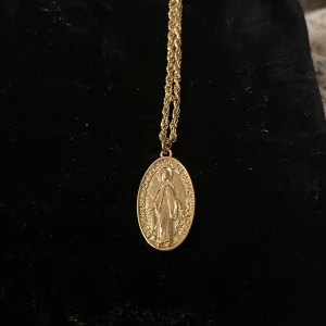 Kristet halsband  - Ett jätte fint halsband relaterat till Kristendommen. Den är helt oanvänd och är i ett perfekt skick. 