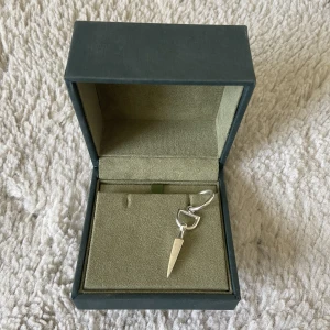 Marianilsdotter örhönge  - Intressekoll på mitt marianilsdotter örhänge kan tänka mig att byta mot något annat frpn marianilsdotter eller sälja! Ge förslag 💓