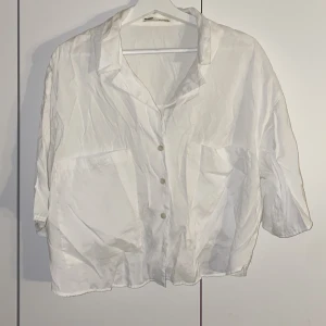 Skjorta - Kortärmad skjorta från pull&bear i storlek M.