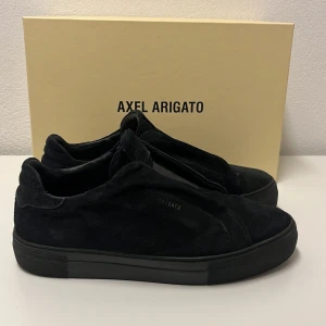 Clean 360 Laceless Arigatos - Säljer för de är för stora. Kvitto finns, alla tillbehör finns. Skick 8.5/10. Vill du ha fler bilder bara hör av dig. Pris går att diskuteras. Nypris 2300kr.