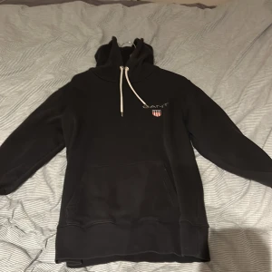 Hoodie - Svart gant hoodie använd några gånger pris kan diskuteras 
