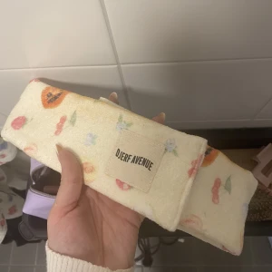 djerf avenue hårband  - helt oanvänt hårband som är slutsålt på hemsidan. 