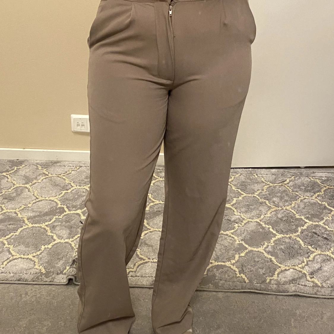 Beige raka kostymbyxor