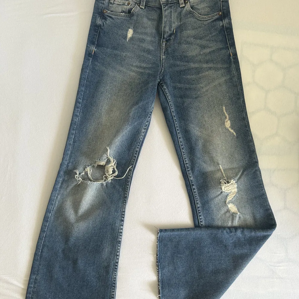 Flare jeans, midi waist, Stlk 36-S från HM. Jeans & Byxor.