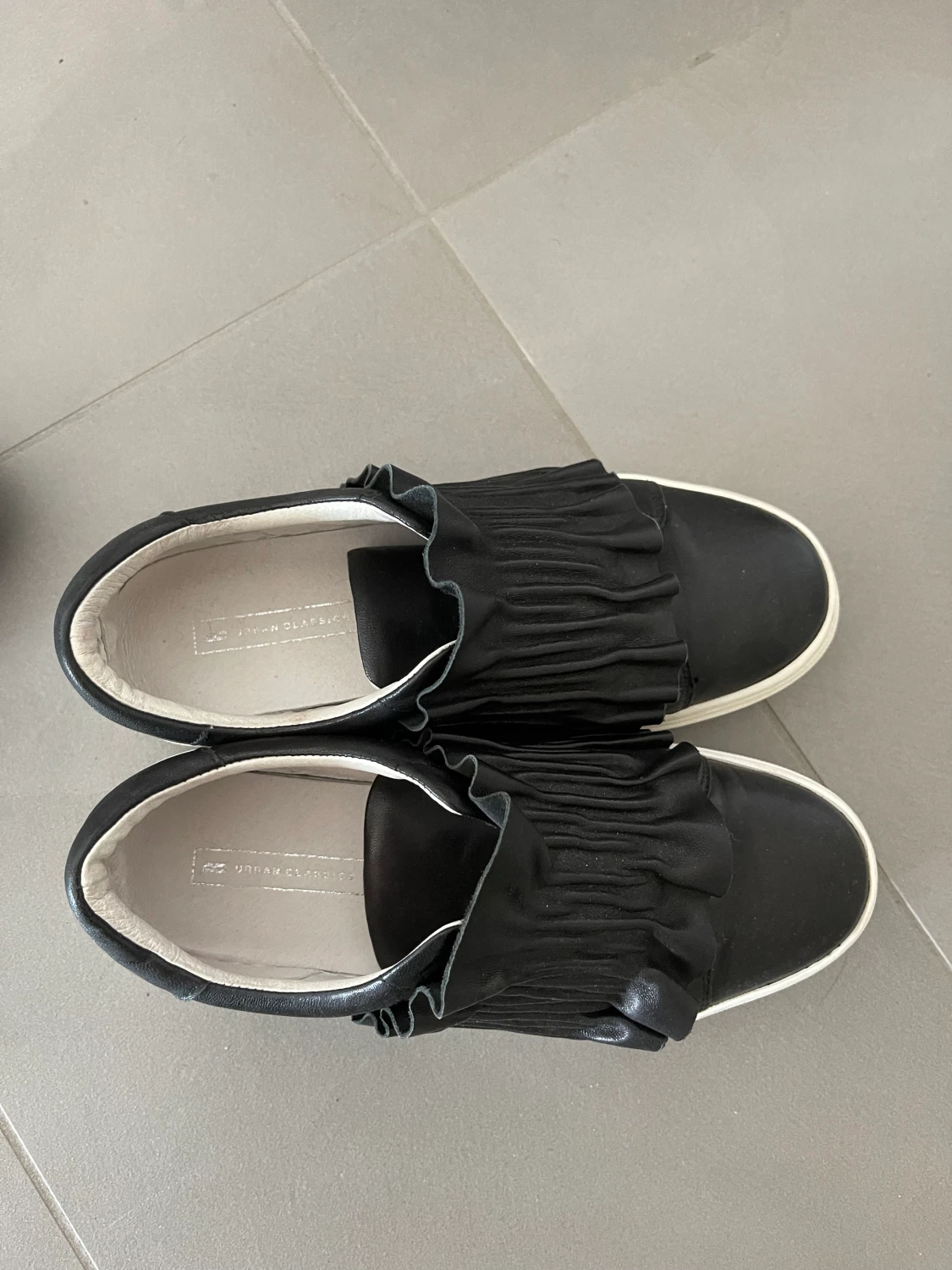 Säljer ett par Urban classics - 90