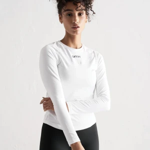 Aimn tröja  - Gym tröja från Aimn, jättefin o jätteskönt , använd 1 gång. Insåg att vit inte är min färg bara ❤️❤️ Skriv för fler bilder 