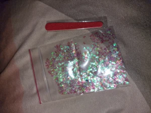 Nageldekor  - Super fina små fjärilar, perfekt till t.ex naglar/pyssel/smink etc.  Skimrar i ljus🦋 Nagelfil plus en xtra hemlig gåva medföljer 🥰