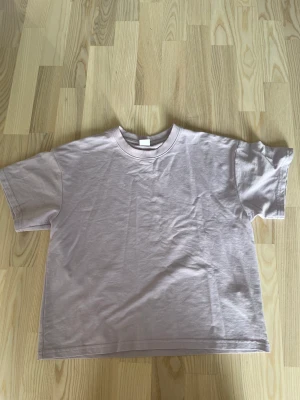 Tshirt  - Snygg tshirt i jätte bra skick