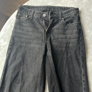 Lågmidjade jeans  - Weekday modellen Ray 