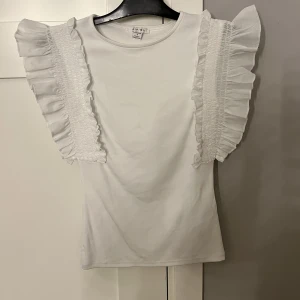 Topp - Fin vit topp, använd 1 gång 🤍🤍🤍