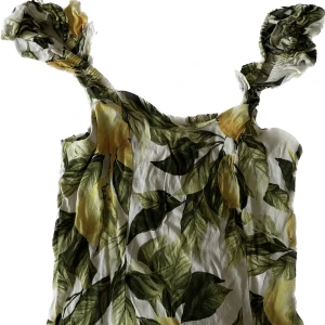 Citron linne - Bra skick men kommer inte till användning längre tyvärr. Säljer mycket kläder nu då jag rensar min garderob🤍✨⭐️