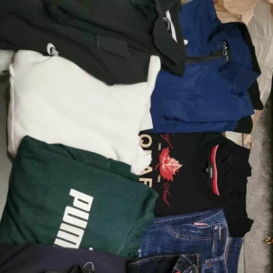 Olika sorts kläder för bra pris   - Kläder i bra skick för bra pris.