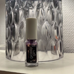 Gossip girl  - Säljer mitt gossip girl nagelack från depend I nyskick 
