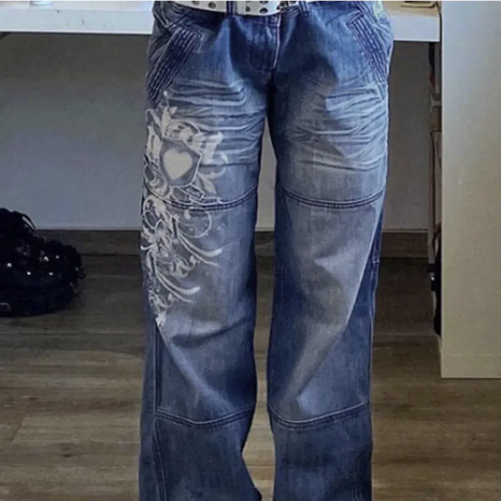 Snygga jeans, oanvända av mig men är köpta secondhand. Pris går att diskuteras . Jeans & Byxor.