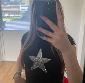 Tröja - Jättefin y2k tröja som knappt är använd💗 