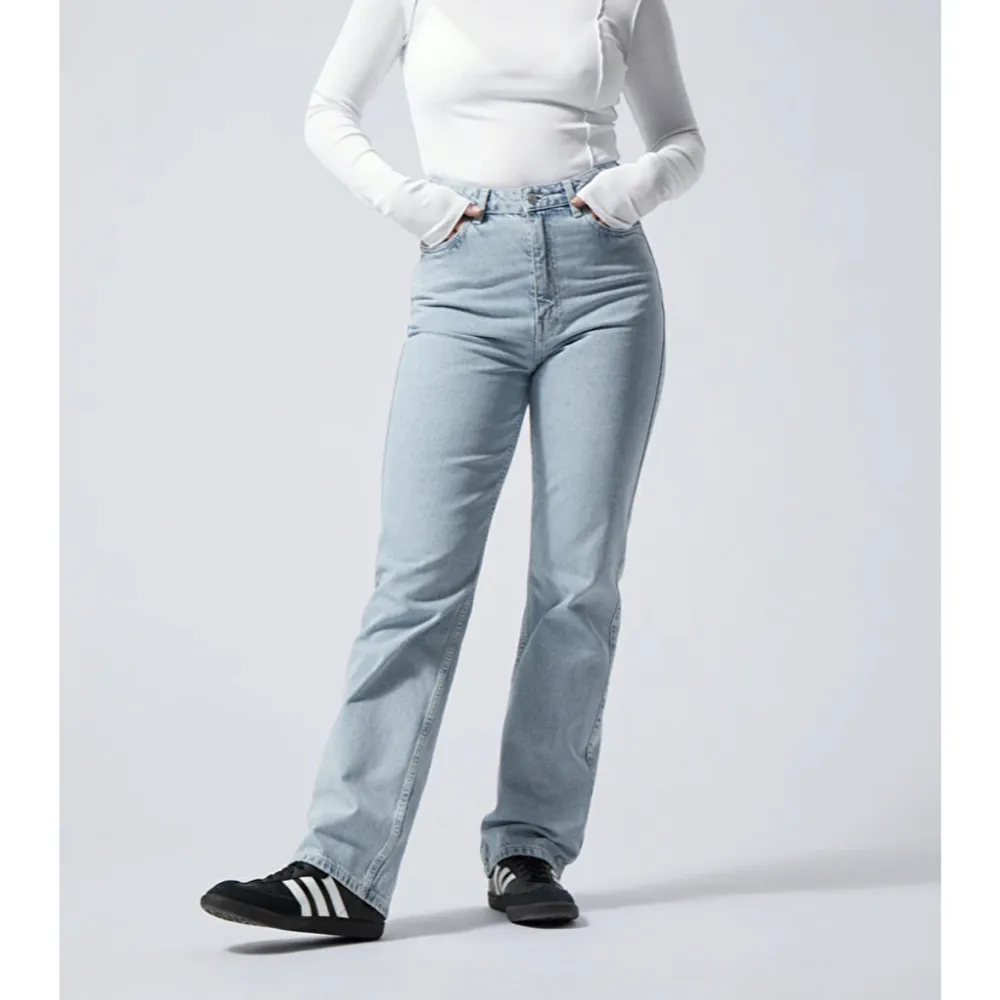 Jeans från weekday, formar rumpan as bra, storlek 36, köpta för 590 säljer för 300!. Jeans & Byxor.