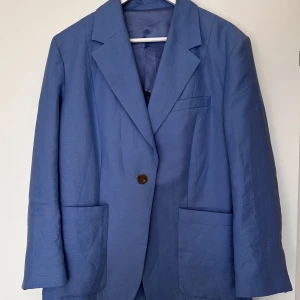 Kavaj arket - Märke: arket Färg: blå Storlek: 36 dam oversized  Nyskick