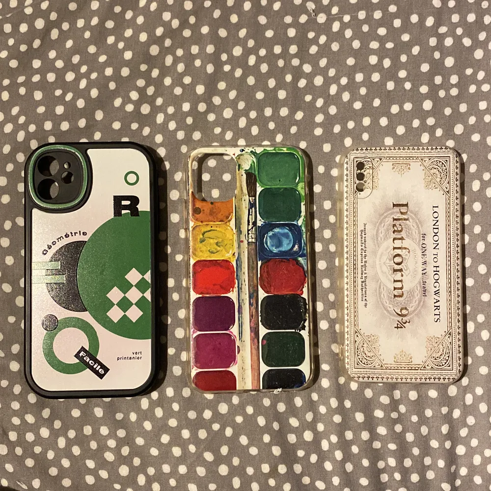 Säljer mina gamla IPhone skal! 1.- IPhone 11 - 50kr 2.- IPhone 11 - 50kr 3.- IPhone X - 40kr. Muu.