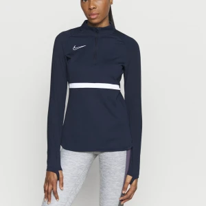 Nike tröja - Storlek s Säljer för 200 nypris 414 Kan mötas upp i sthlm