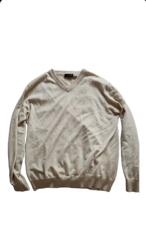 Pierre cardin - Nyskick. Pierre cardin tröja som ej komms till användning. Tveka inte att ställa frågor!