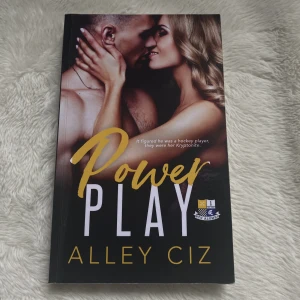 Hockey romans - En hockey romans på engelska. Är i bra skick. Trender på booktok