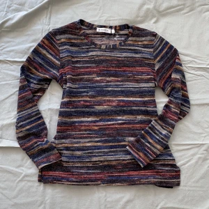 Stickad tröja - Sitter superfint, Lite tightare. Köpt secondhand 🥰