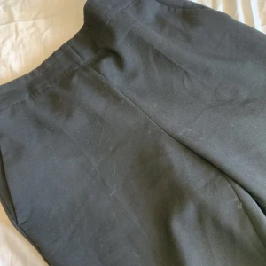 Svarta kostymbyxor  - Dessa är nya och använd en gång. Köparen står för frakt💖