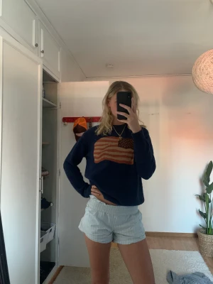 Tröja - Så fint vintage tröja från wrangler. Liknar de populära Ralph lauren tröjorna. Jag är 178 cm och brukar ha xs/s.