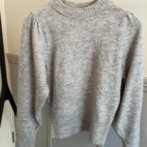 Stickad tröja - Säljer super gullig stickad tröja 