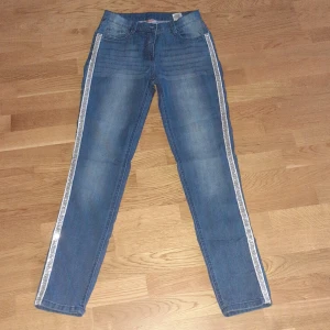 Skinny jeans med glitter  - Mörk blå Aldrig använt  Bonprix Fina 