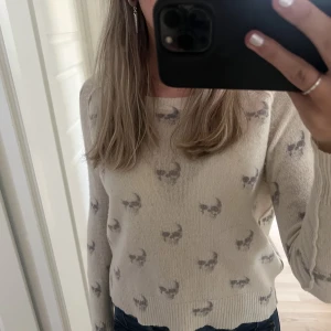 360 Casmere tröja  - Säljer min 360 chasmere tröja💗 nypris 1800kr