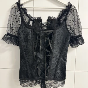 KORSETT  - Korsett från TopLady, aldrig använd endast testad.  (Sista bilden är från hemsidan, köpt för 428kr ’ink frakt’)