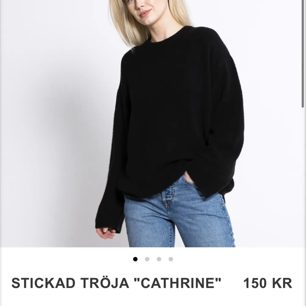 Jätte fin svart stickadtröja men kommer inte till användning längre sparsamt använd lite nopprig!! . Tröjor & Koftor.