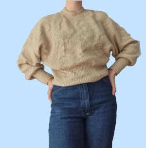 Beige stickad tröja - Superskön stickad tröja från Ginatricot i storlek 36. 