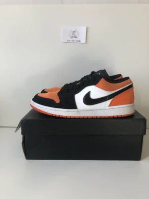 Jordan 1 Shattered Backboard Low - Bought for 1900kr Used but good condition 👍  Size 44