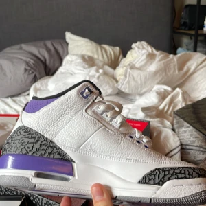 Jordan 3 dark iris - Jordan 3 dark iris Helt nya, endast provade  Storlek 39  Skriv privat vid frågor eller funderingar 