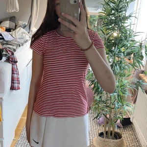 Randig tröja - Super fin röd och vit randig tröja från hm🫶🏼i ny skick! Köparen står för frakt💌