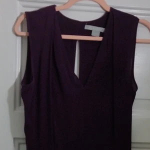 Snygg coctail klänning mörklila/vinröd - Använd några gånger ,lite ljusare än bilden 