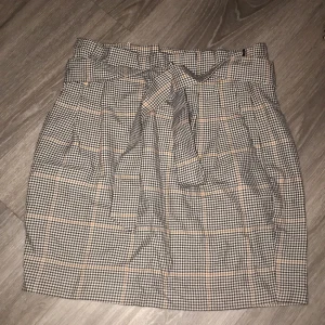 H&M skirt  - This was a very beloved skirt of mine. It’s short, tight, comfortable, with pockets, a removable and adjustable belt. 
