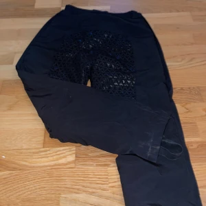 Vinter ridbyxor!  - Detta är då överdrags ridbyxor, de är som ridbyxor men mycket varmare och tjockare. Jätte skönt att slippa frysa på vintern! Jätte sköna, älskar de! Kom privat för mer bilder! 