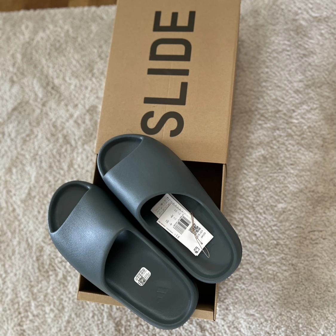 YEEZY SLIDE  - 90