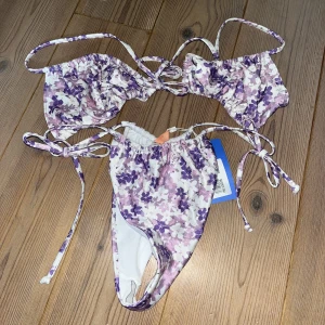 Lila bikini  - Söt bikini från Nelly, aldrig använd. Köpt på sellpy. Storlek L. 
