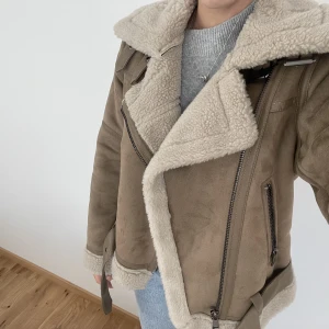 Zara jacka - Jacka från zara som aldrig är använd. Prislapp finns kvar. Perfekt till hösten 💗