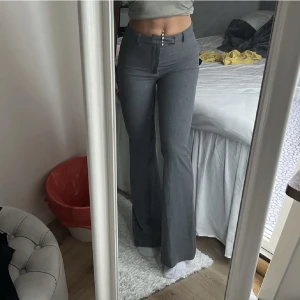 Kostymbyxor  - Kostymbyxor ifrån pull & bear💕