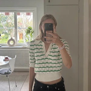 Sandro stickad tröja - Storlek s/m oanvänd Vit och grön