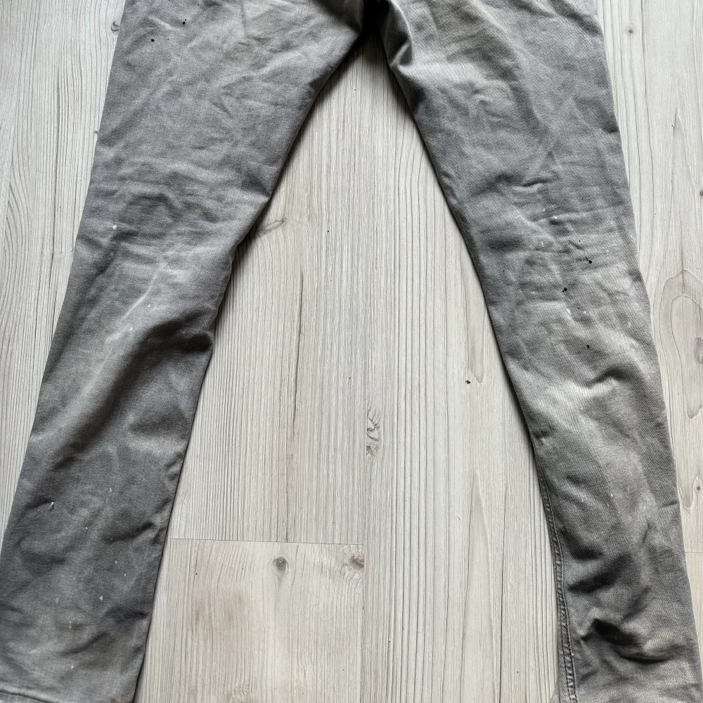 Snygga dondup jeans som köptes för 3199kr i strl 31. Saknar dondup märket på höger sida av rumpan.🙌🙌. Jeans & Byxor.